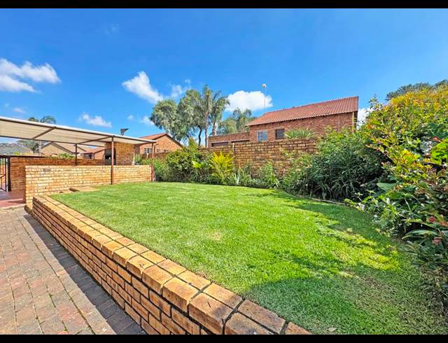 3 BEDROOM TOWNHOUSE FOR SALE IN WILGEHEUWEL